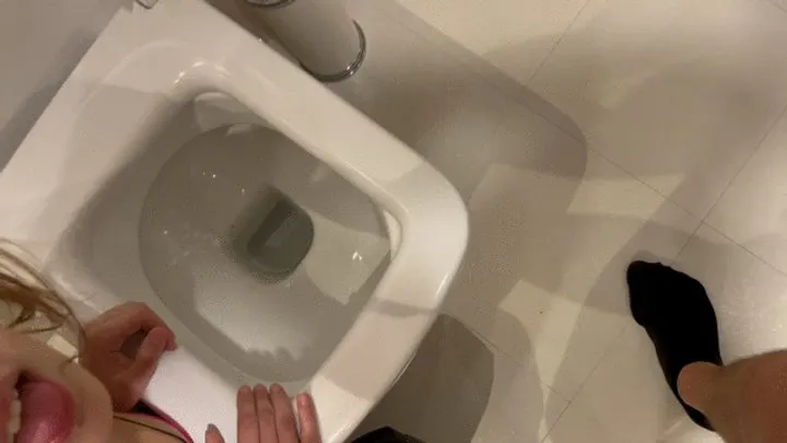 Blonde girl messy amateur piss deepthroat