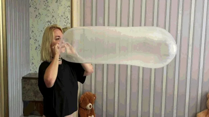 Jeanette and the condom XXL