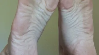 Delicious soles cumshot