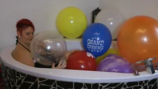 Annadevot - Masturbating in the bathtub with balloons