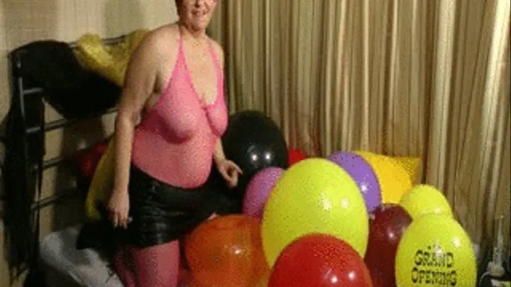 Popping balloons - Fetish Video