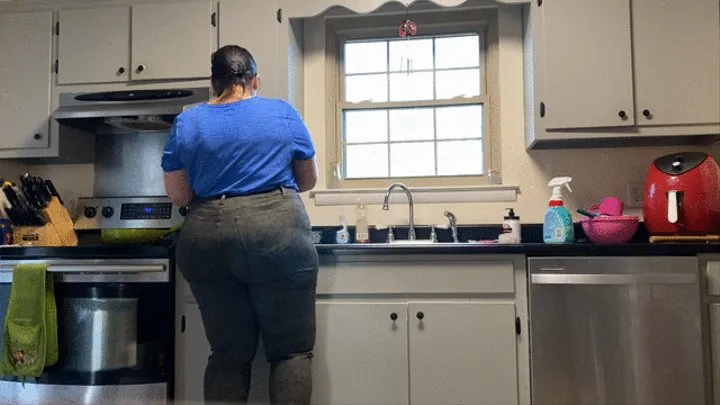 Siri in tight grey Jeans in kitchen