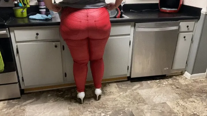 Siri in skintight red faux leather pvc jeans pants and highheels in kitchen