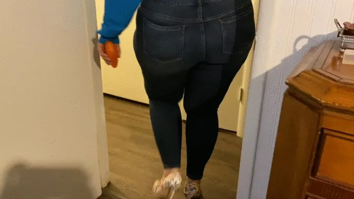 Siri in skintight blue Torrid Jeans and highheels