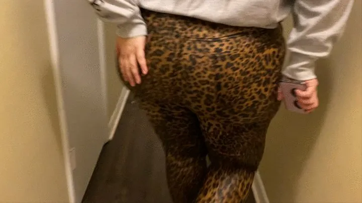 Siri in skintight leopard PU Jeans and highheels