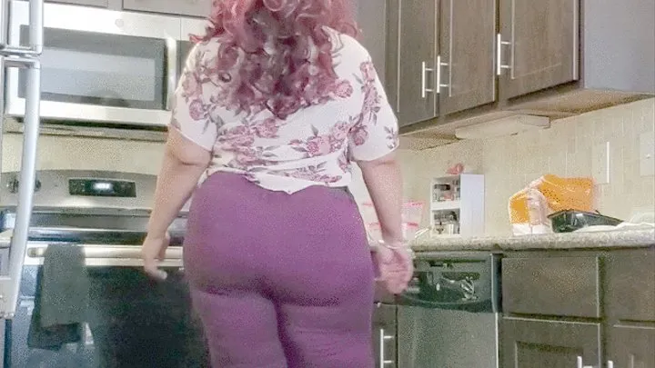 Miss Strongbutt in skintight black purple Jeans pants and high heels works in the kitchen