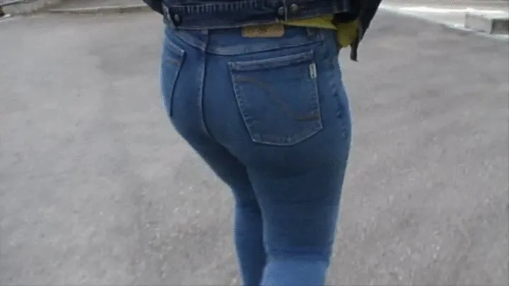 Turkish girl Nevra with curves in skintight light blue mustang disco jeans and on high heels 2