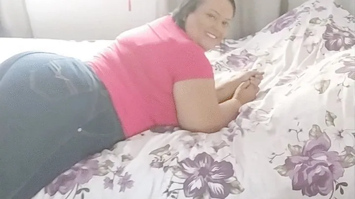 Latin chubby bbw sexy curvy girl Ana in skintight Nacional jeans and on high heels