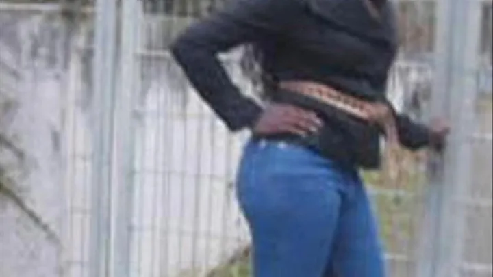 hot black girl in tight Mustang darkblue stretchjeans 06