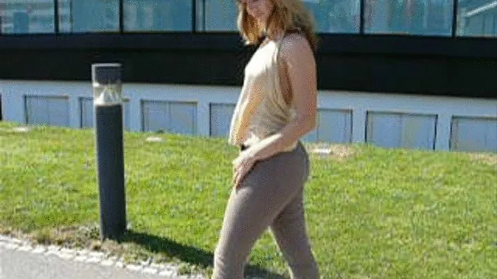 Hot Blonde in skintight brown Tark 1 Stretchjeans 2