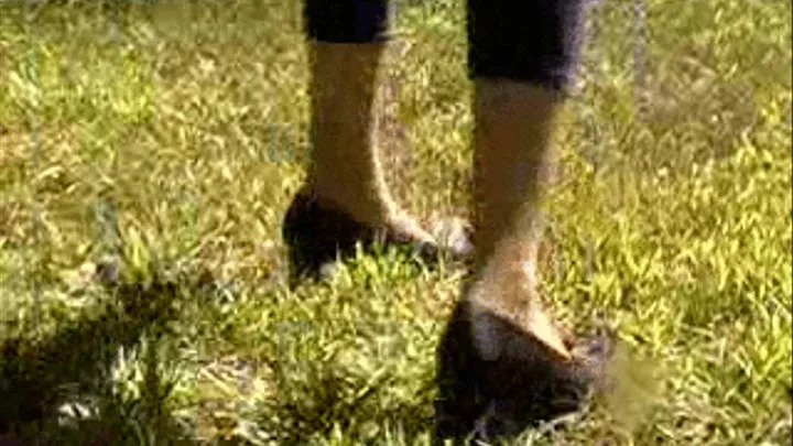 HEELS WALK IN GRASS