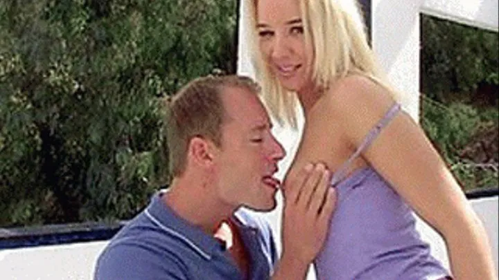 Blonde without panties treats her man to an exchange of outdoor oral favours - low