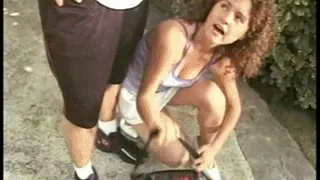 Cutie gives a fun quickee on the sidewalk