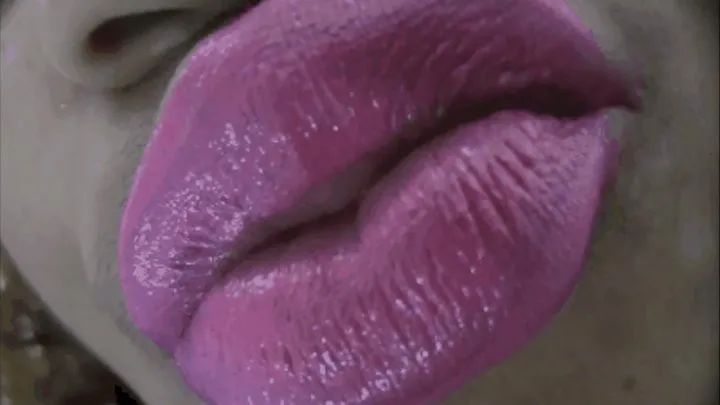 Viva Glam Mac Lipstick Kisses