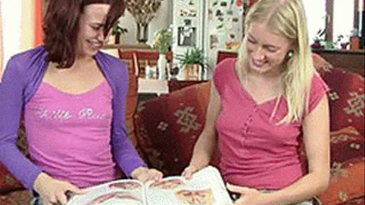 Studying sucks so these 18 y/o princesses eat pussy instead - low