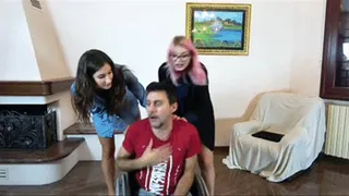 Lilian, Nadine e il disabile umiliato - Lilian, Nadine humiliating the cripple
