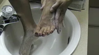 Ultimate Feet - Foot Scrub In Sink
