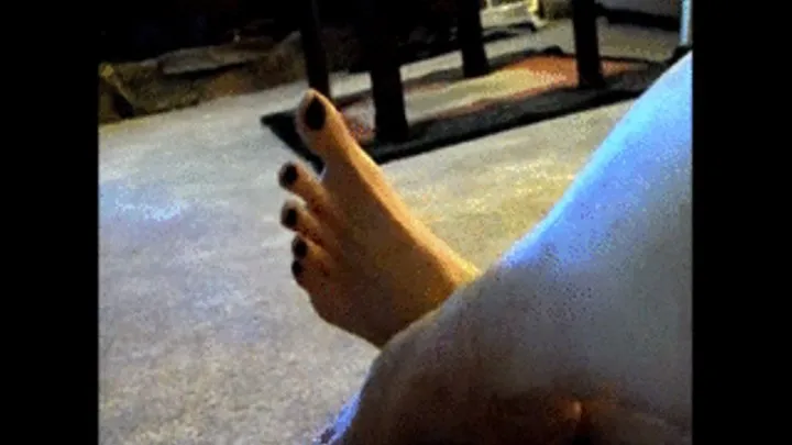 Violets super long toes