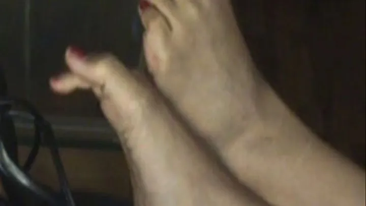 Soli long toe tease (S)