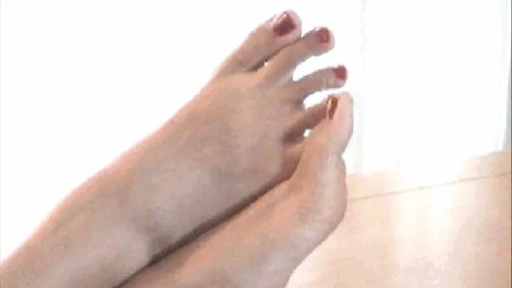 Soli's long toes