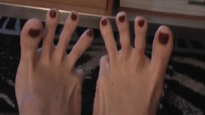 Damn them some long toes (S)