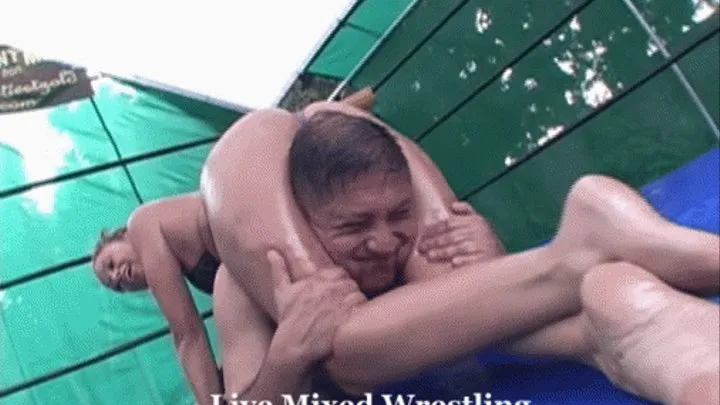 Kristiana VS Earl Oil Wrestling