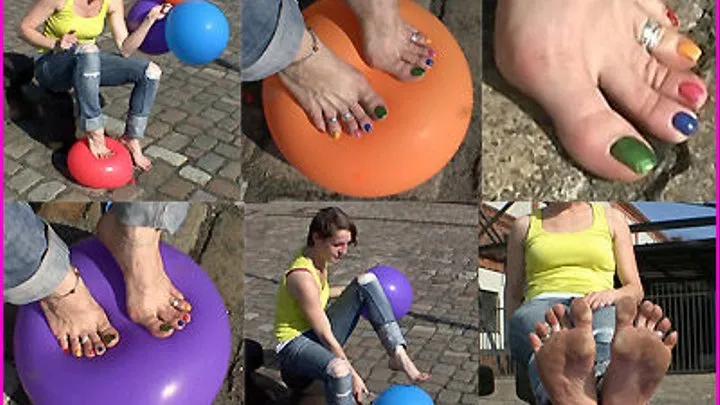 Janina's Barefoot Balloon Pop in the Harbour