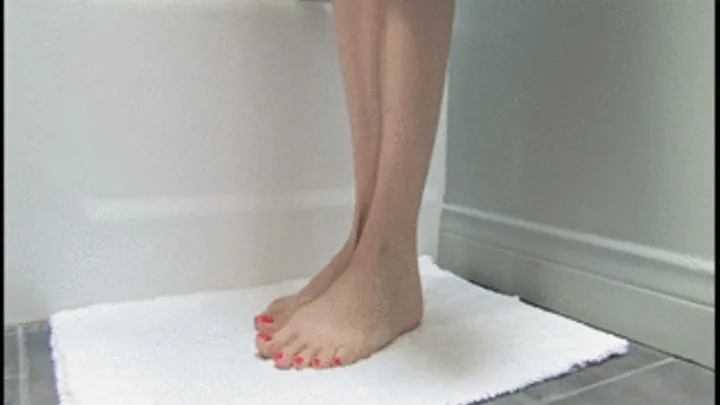 Rub a Dub Dub foot fetish in the bathtub