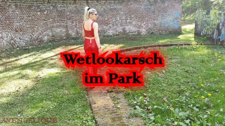 Wetlook ass in the park Pt 01