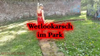 Wetlook ass in the park Pt 01