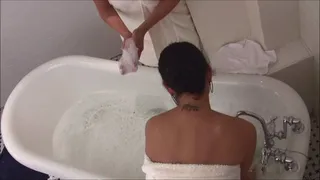 Erin Marx and Autumn Westin sexy up close bathtub fucking