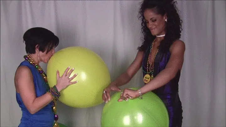 Isabella Star and Sunshine Seiber playing and popping balloons