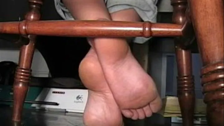 OLIVIA UNDER CHAIR SOLES 5