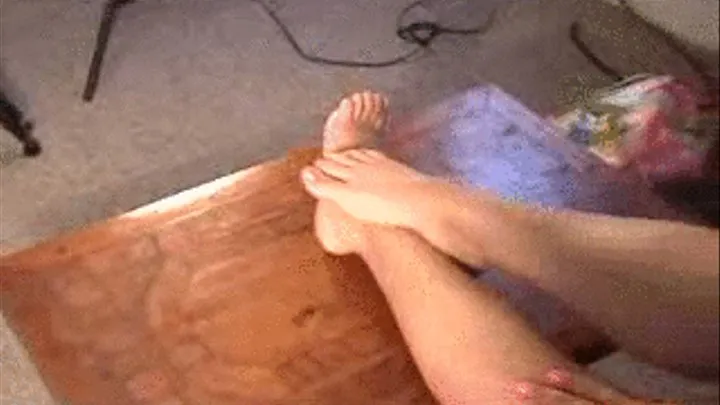 EVA' S BAREFOOT TOES