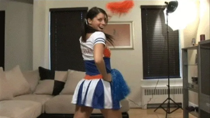 Cheerleader Tiffany loud farting and TOUCH DOWN! - High Quality