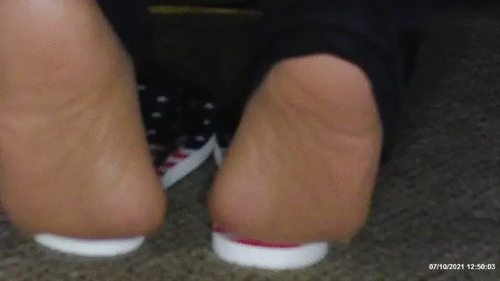 Ms Neecy - Under The Chair Nude Nylons in Patriotic Flip Flops (Part 2)