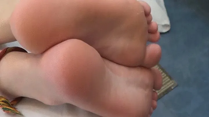 WORSHIPPING TOES AND FEET OF AYUMI A FEMALE FANTASY