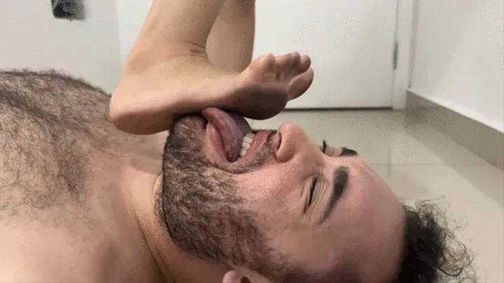 CLEAN MY DIRTY FEET WITH YOUR TONGUE AND MOUTH