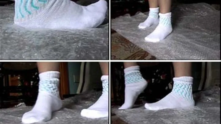 CRUSHING BUBBLES WHITE SOCKS