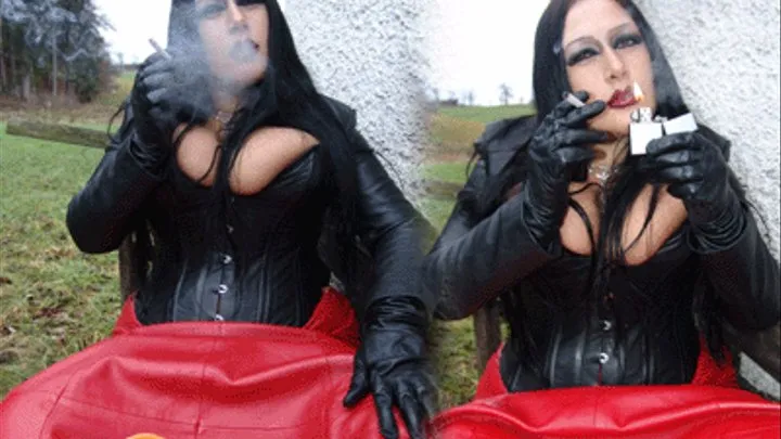 Leather Diva - SMOKING Lady