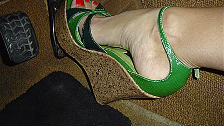 Pedal pumping in green cork wedges