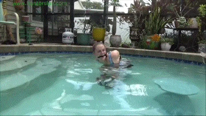 Tape bound in the pool and made to cum ( 8000kbps)