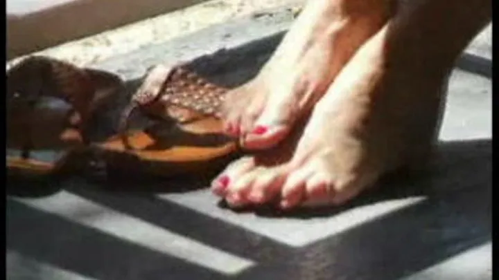 Bare feet in sun