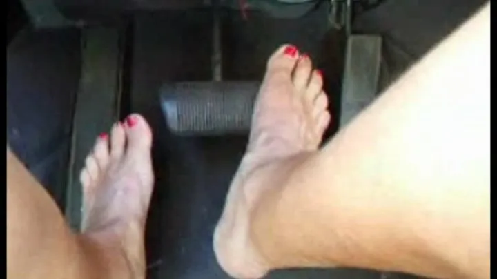 MILF Off Road Pedal Pumping in Bare Feet