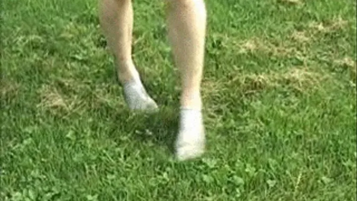 ANNA DIRTY GRASS FEET 1