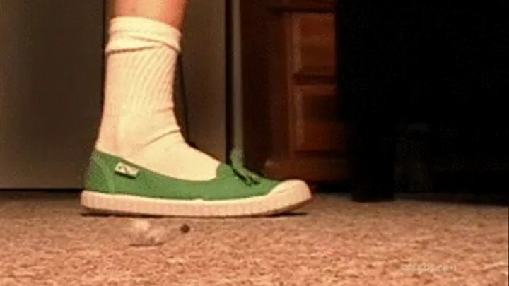 WHITE SOCKS GREEN SNEAKERS