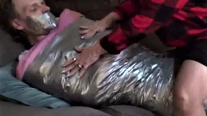 Gina Rae and Matt make a mummification bet!