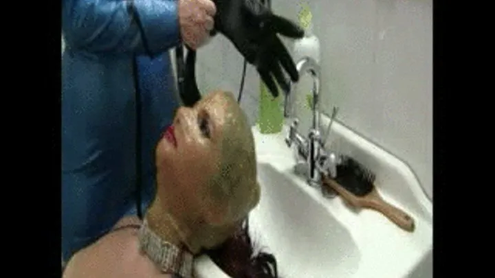 Julie Simone washes Nikki's Hair (Ipod file)