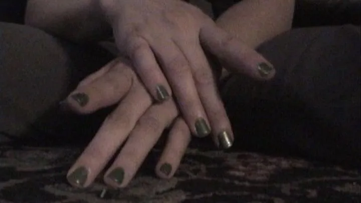 Lovely green fingernails yl