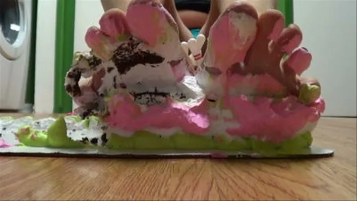 Cake foot crush..